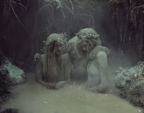 unnaturalmagic: graveyard girls by Kyle.Thompson on Flickr.