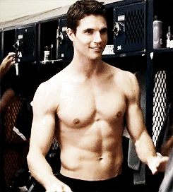 Mynamesnightwing:  Things That Did Not Go Unnoticed This Week: The Amell Boobs 