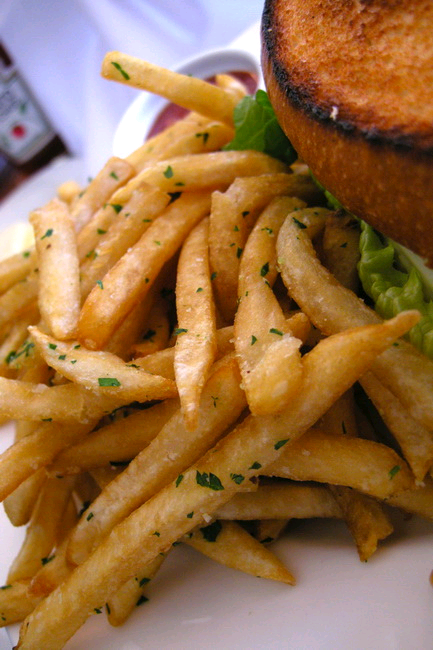 verticalfood:  Garlic Fries (by Annie) 