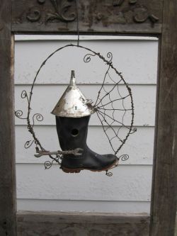 letsgoforahike:  Let’s Go For A Hike  Look! It&rsquo;s scarecrow&rsquo;s boot and tin man&rsquo;s hat! I hope that the flying monkeys did not get them.