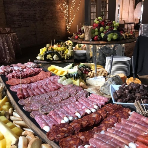 <p>Charcuterie station by #cateringbydonna #nofilterneeded #ptopbluegrass #aspillagasaga #thelivery</p>