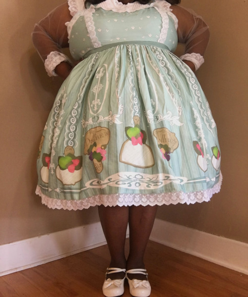 falulu:princess-mint:Guess who just finished all the JSK’s for her Lolita shop! (well 3 are po