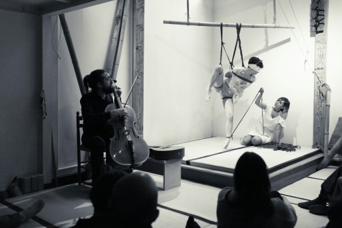 misungui:  Performance “Triangle de Cordes”  @ La Place des Cordes  (part 2) Rigger : Gorgone  Model : Misungui  Cello : Qlay  Photo : Tako Octo Brachia 