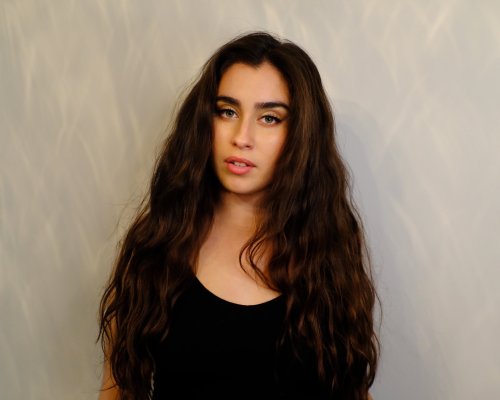 lmjupdates: laurenjauregui: Shout out to my lil squiggle hair that doesn’t give a fuck just li