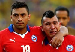 cryingfootballers:  Gary Medel in pain, physical and emotional.