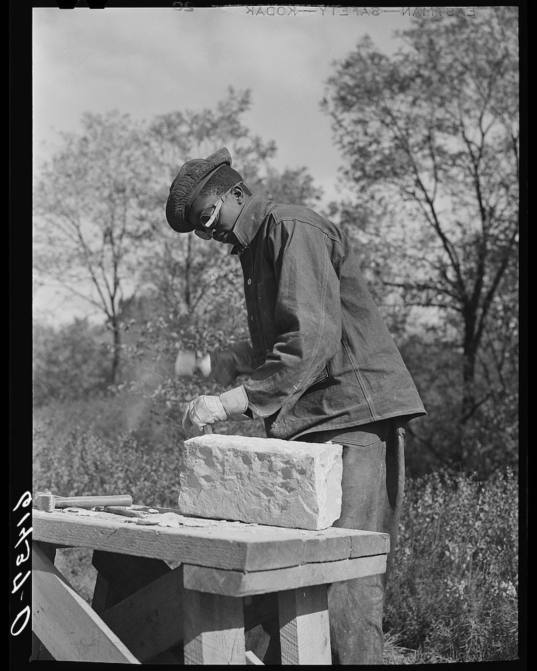 CCC (Civilian Conservation Corps) recruit chopping stone for use in building charcoal burners at picnic grounds. Ross County, Ohio, John Vachon, Oct 1940
#usarmydenim #vintagedenim #vintageworkwear #usarmydenimpullover #usarmydenimdungarees #daisymae...