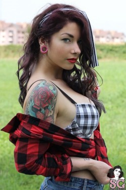 altmodelgirlcrush2:  Alerose Suicide @alerosebunny@suicidegirls