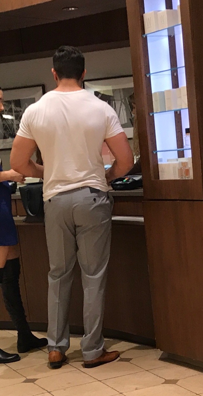 subwayseries:  Sexy daddy doing some suit shopping.