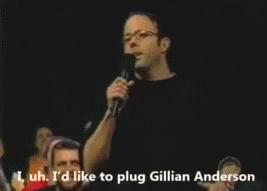 thexfilesareoutthere:  David Duchovny co-hosting The Late Show with David Letterman (10/20/04)