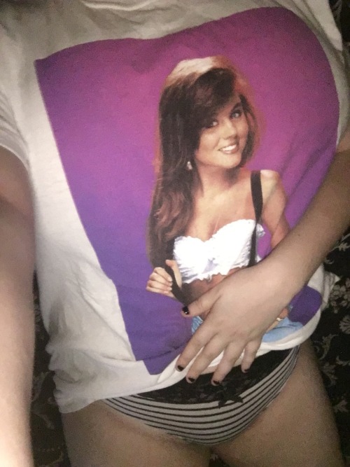 sluttyprimadonna: raise your hand if kelly kapowski was your first crush too ;)