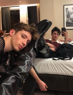 boidolatry:Troye Sivan and boyfriend Jacob Bixenman