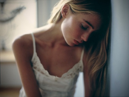 soyouthinkyoucansee:  Jeune & Jolie  Étude Portrait XPar Hermann