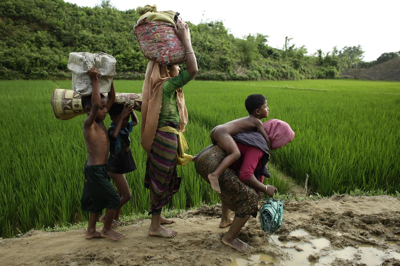 BANGLADESH. Refugiados rohinyás en un campamento temporal en Ukhiya, en Bangladesh. Las autoridades de Bangladesh comenzaron a registrar a los miles de miembros de la comunidad rohinyá que se encuentran en su territorio tras huir de la violencia en...