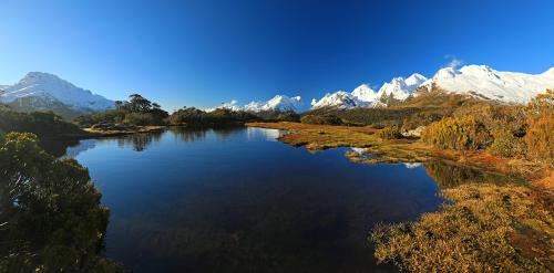 oneshotolive:  Winter in New Zealand by the Milford Track [OC] [2500x1234] 📷: ChartFrogs 