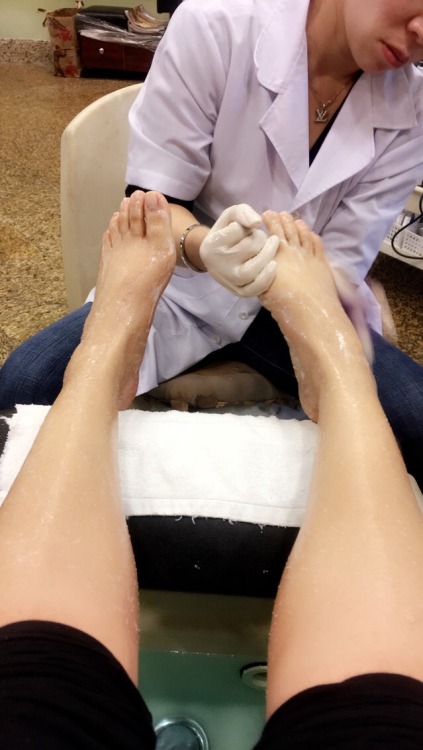 worship-me: Re blog if you wish you had her job massaging my feet.