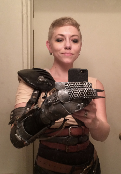jumpingjacktrash: ceruleancynic: so I did a thing: Imperator Furiosa, taking selfies in a dingy tene