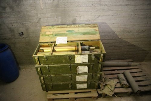 A YPG ammunition depot was seized by FSA in Afrin city center. Afrin şehir merkezindeki devasa YPG m