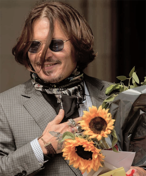 dailyjdepp:Johnny Depp receiving flowers and cards from his fans outside the court in London.