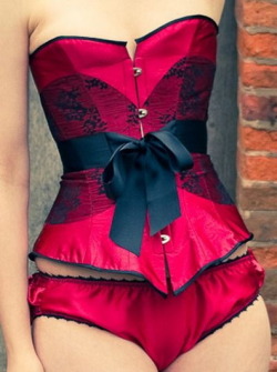 corset-fetish:  Corset FetishCorsets on Twitter