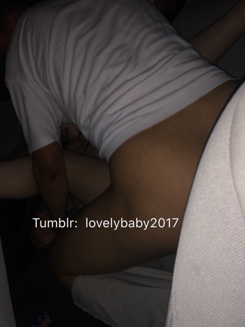 lovelybaby2017: 今天周末，毫无疑问的，和男朋友一起吃饭约会了。车上男朋友一边赞美着她一边毫无顾忌的进入到她的身体：“老婆，你好美啊，下面夹的我好紧好多水”&ld