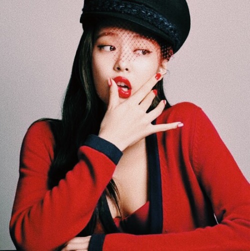 ⋆ jennie kim + like/reblog thank u + jennie in red is super hot.