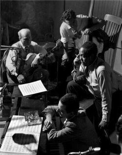 tournevole:  Photo by Herman Leonard . Charlie Parker &amp; The Metronome All Stars, New York, 1949