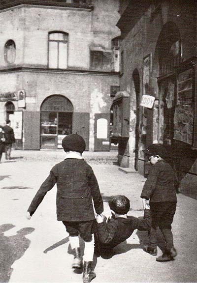 polandgallery:Photo Album: Jewish life in Poland before the holocaust, photographed by Alter Kacyzne