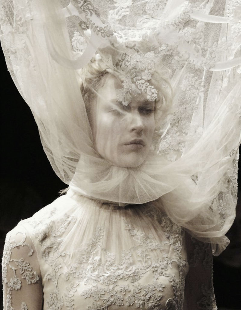 skaodi:Raquel Zimmermann at Alexander McQueen Fall 2006. 