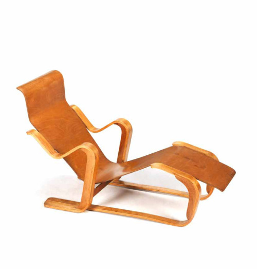 Marcel Breuer for Isokon Furniture Company, a long chair, 1936. Moulded Plywood. Bonhams catalogue.