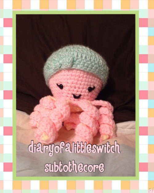 fortheluvofdoms:  subtothecore:  Guise!!   Lookie what I got today!!!  💛  It’s my super special octopus made by a super amazing sweet friend, diaryof-alittleswitch 😋  Im so jelly!!! I want something *cries*