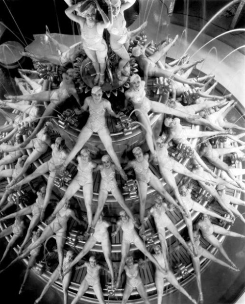 rouquinoux:Busby Berkeley incredible work in the 30’s.  Art legs…isn’t it?