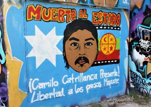 “Death to the stateCamilo Catrillanca Lives!Freedom for Mapuche prisoners”Memorial mural for Camilo 