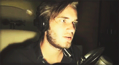 XXX    …in which Pewds is (not) scared of a photo