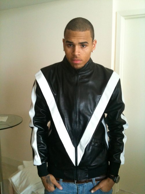 blasianxbri:  I thought I saw Chris Brown. Had to get back on my dash quick to see. And here he is :D <3  I don’t usually with Chris Brown…but in this pic *hides boner*