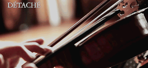 pianoviolinstudy:DÉTACHÉ —smooth separate bow strokes for each noteCOLLÉ —short sharp pinch, lift bo