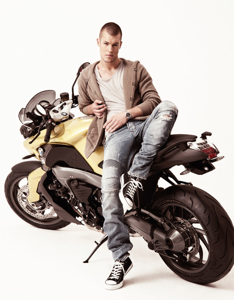 fortheloveofconverse:  Wanna Go For A Ride?!  Quien quiere subir???
