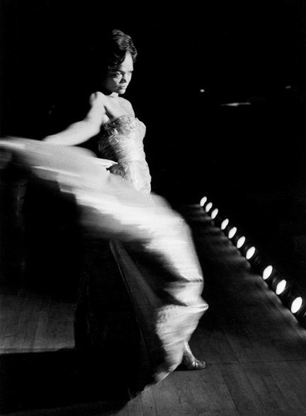summers-in-hollywood: Eartha Kitt onstage, 1955. Photo by George Silk