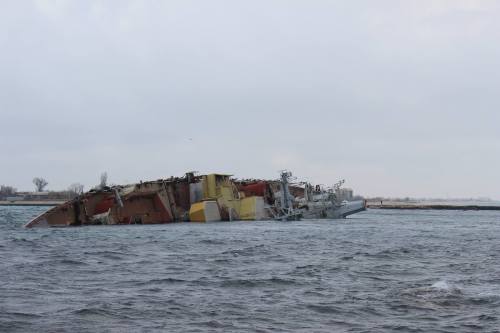 popmech:  As the Ukrainian-Russian rift over Crimea intensifies, a new tactic has emerged: intentionally sinking a ship to prevent Ukrainian government ships from leaving a southern port. The vessel in question, reported to be a Kara-class cruiser.