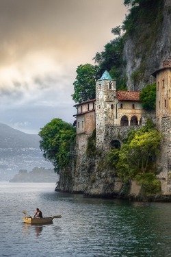 sublim-ature:Lago di Maggiore, ItalyDaniel