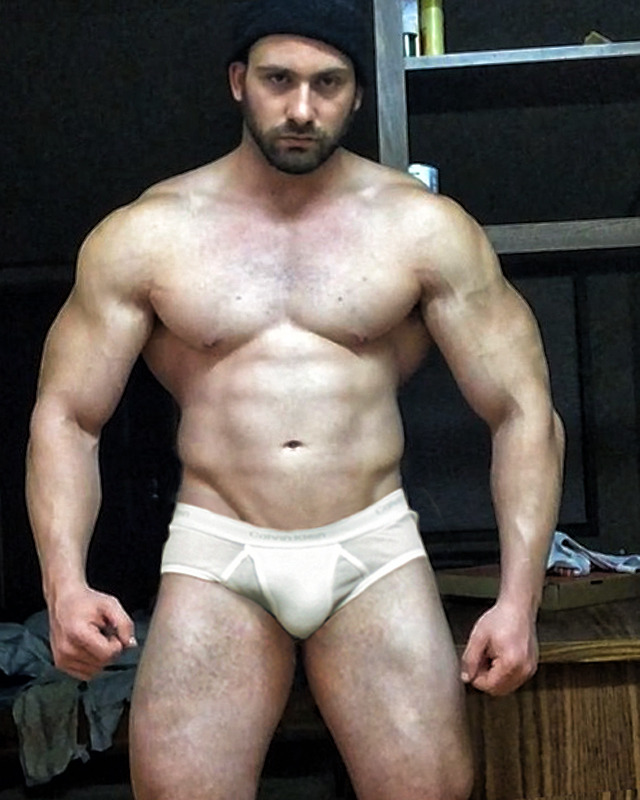 lots of hot photos http://bit.ly/1lUMVpi