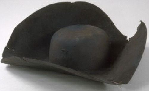 minutemanworld: Various examples of 18th century cocked hats. Some cocked hats were regular broad-br