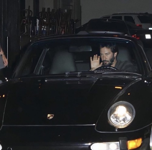 drip-2-hard:  Keanu Reeves in his Porsche