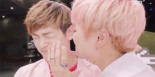 iambestfriendshawol-blog:  Do you have something that you want to tell us? 
