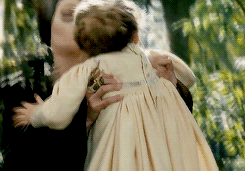 summershadowtwin:powerofvoodoo:geektoriassecret:thatdisneylover:  HOW IS THIS SUCH BEAUTIFUL QUALITY?  CAN WE JUST TALK ABOUT THE FACT THAT THIS IS ACTUALLY JOLIE’S DAUGHTER PLAYING YOUNG AURORA AND HOW TALENTED THIS WOMAN IS TO ACT OUT NOT WANTING