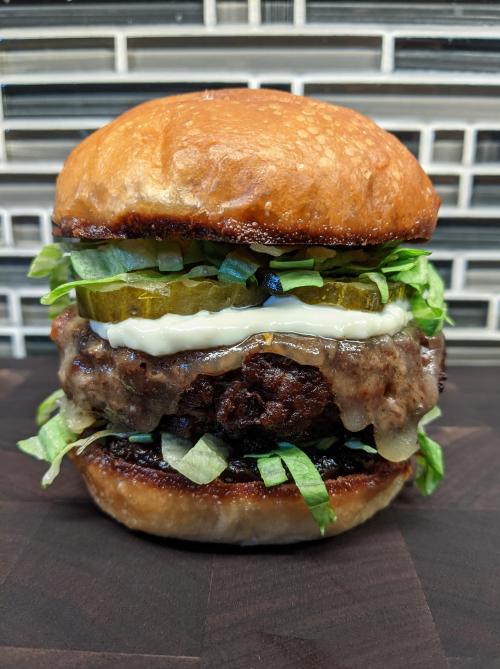 Homemade cheeseburger. . more on https://www.reddit.com/r/food/comments/qjh235/homemade_cheeseburger