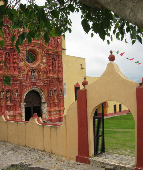 Baroque churches of Landa de Matamoros in Querétaro, Mexico (by Macoco).