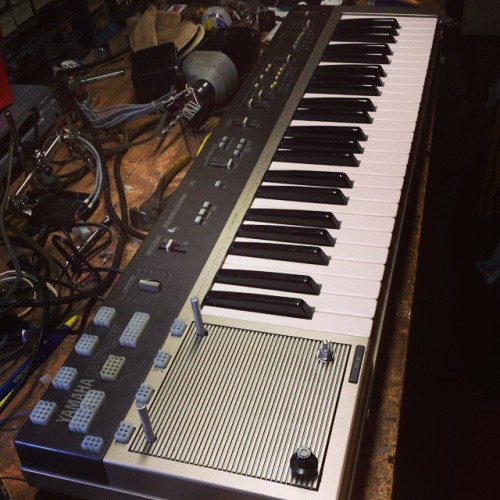 synthesizerpics:  Synthesizer Videos - Vintage Synthesizer And Contemporary Synths At Work Complete. Videos and demo to come. #synth #synthesizer #circuitbending #keyboard by es_haz http://instagram.com/p/xOitlpM8H7/