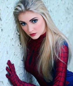 hot-cosplay-babes:  Blonde “Spider-Girls” :) http://tiny.cc/fa3cny