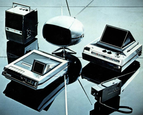 danism1:  Japanese consumer electronics catalog from the early 1970s:Read more at http://www.darkroastedblend.com/2009/04/cutting-edge-of-retro-tech.html#9zy6szgzHHZD6Gsp.99 