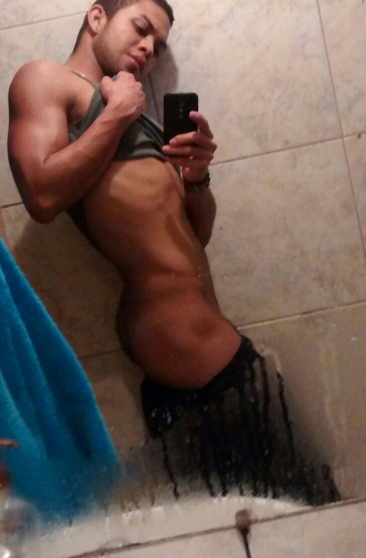 iignaciioo69:  webeo4region: Moderno activo de la serena   Pd: muy rico para follar